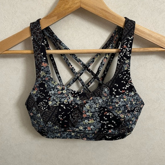 lululemon athletica Tops - Lululemon free to be bra size 4